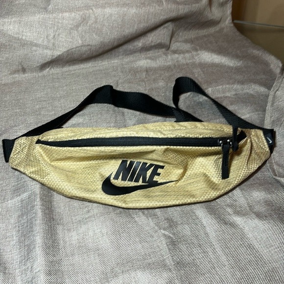 Nike Small Pack Bag UNISEX NWOT - Picture 5 of 12